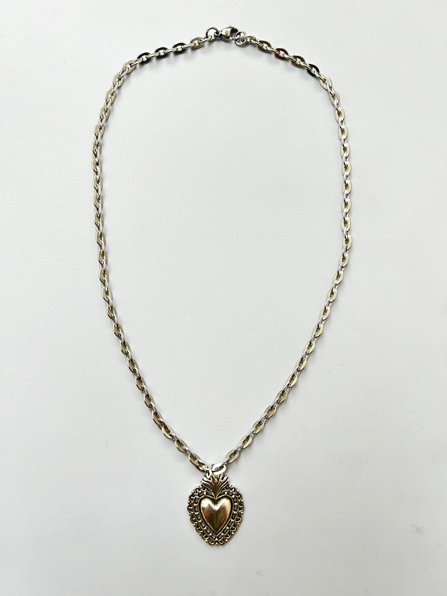 Collar Sagrado Corazón de Plata