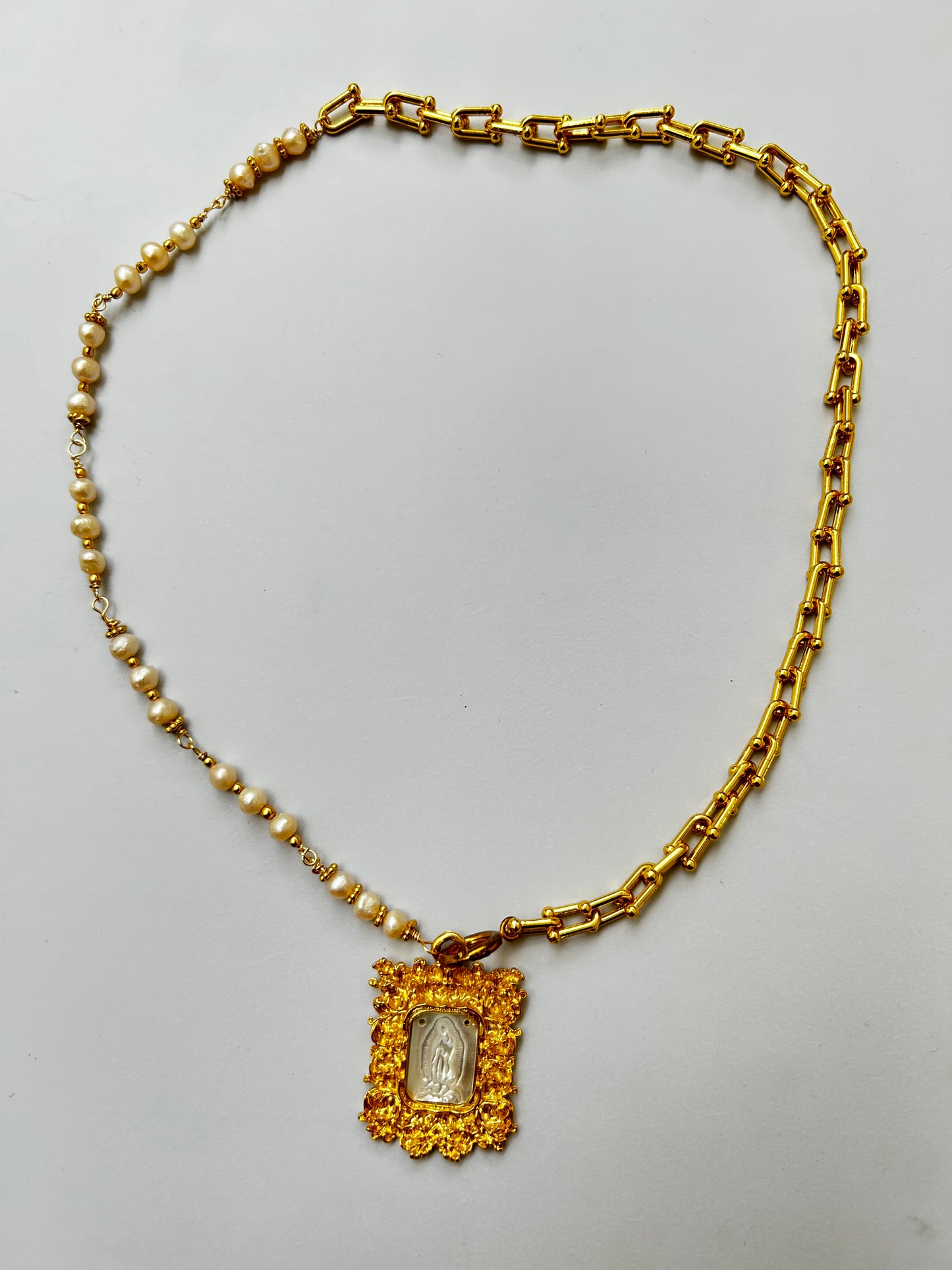 Collar Cadena Dorada Colgante de Virgen