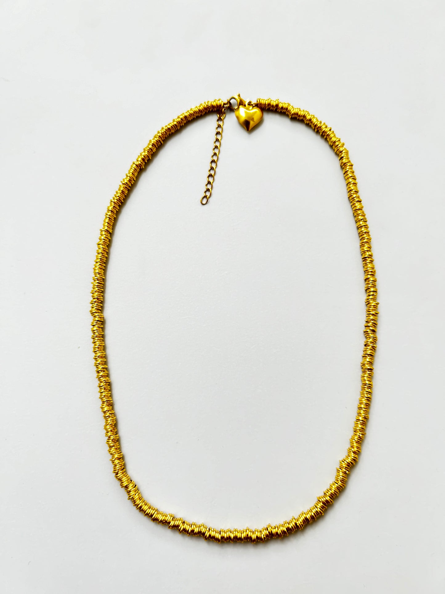 Collar de argollas dorado