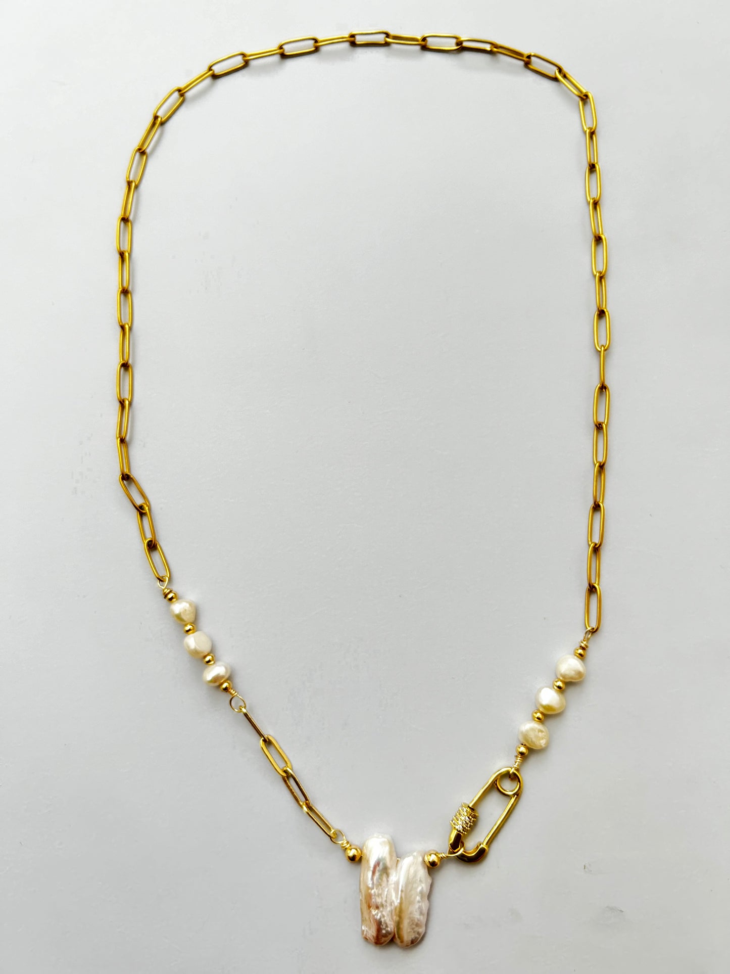 Cadena dorada dije de perla