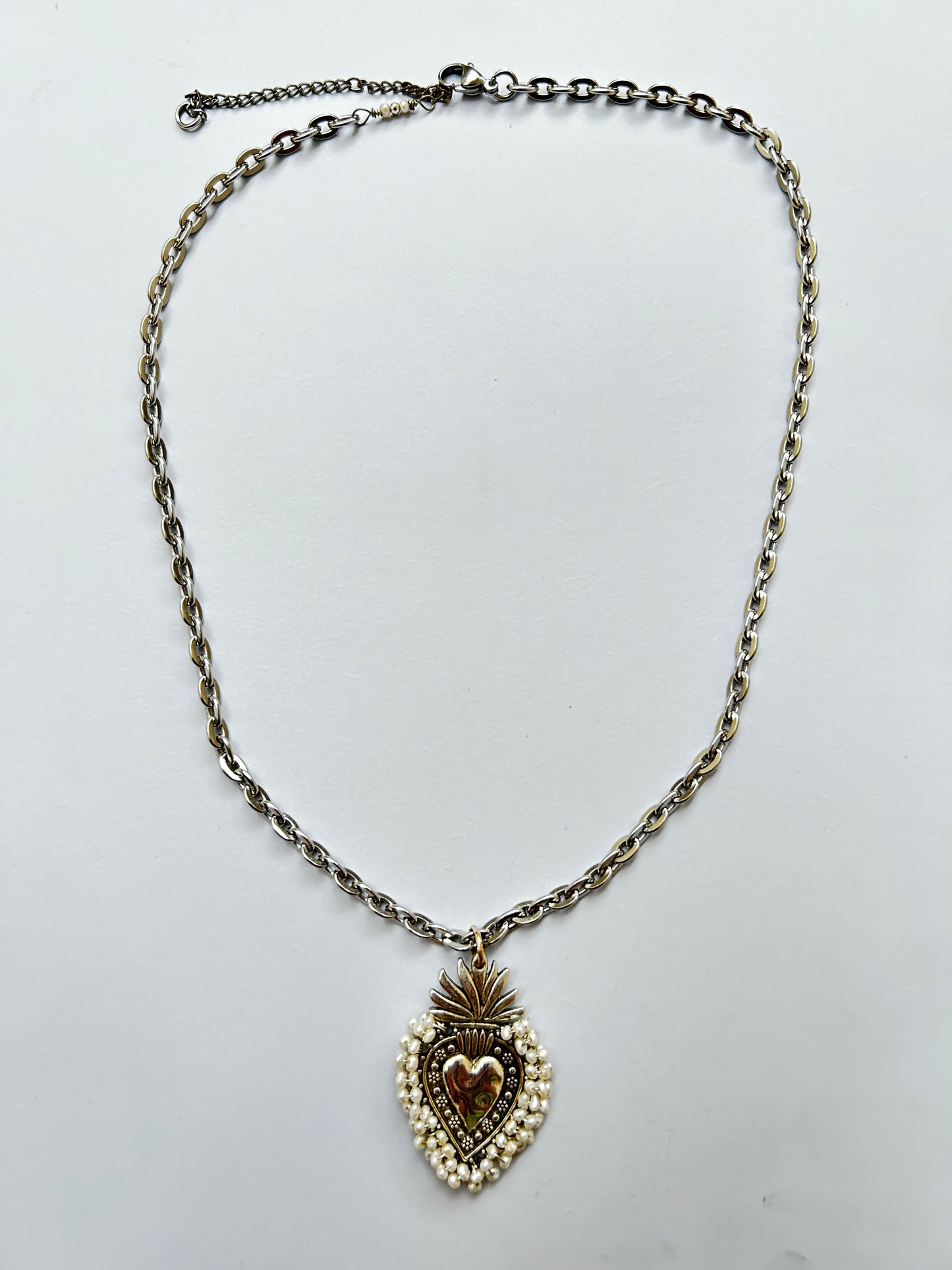 Cadena Sagrado corazón con perlas - plateado